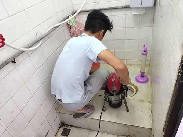 天元肥皂掉到马桶里把马桶堵住了怎么办？马桶堵住了怎么办