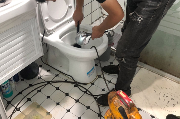 天元马桶堵塞自己疏通还是找师傅？专业上门服务让你省时更省心