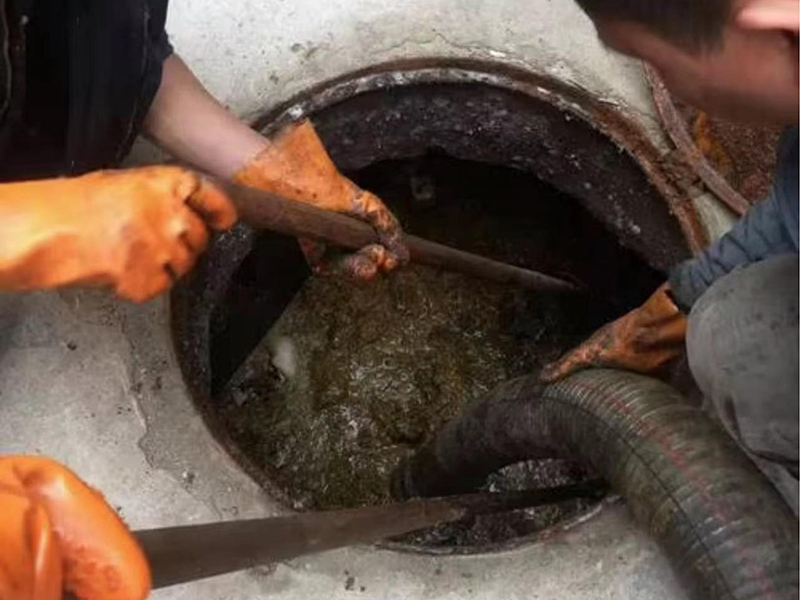 天元清理化粪池时如何避免沼气的危害？